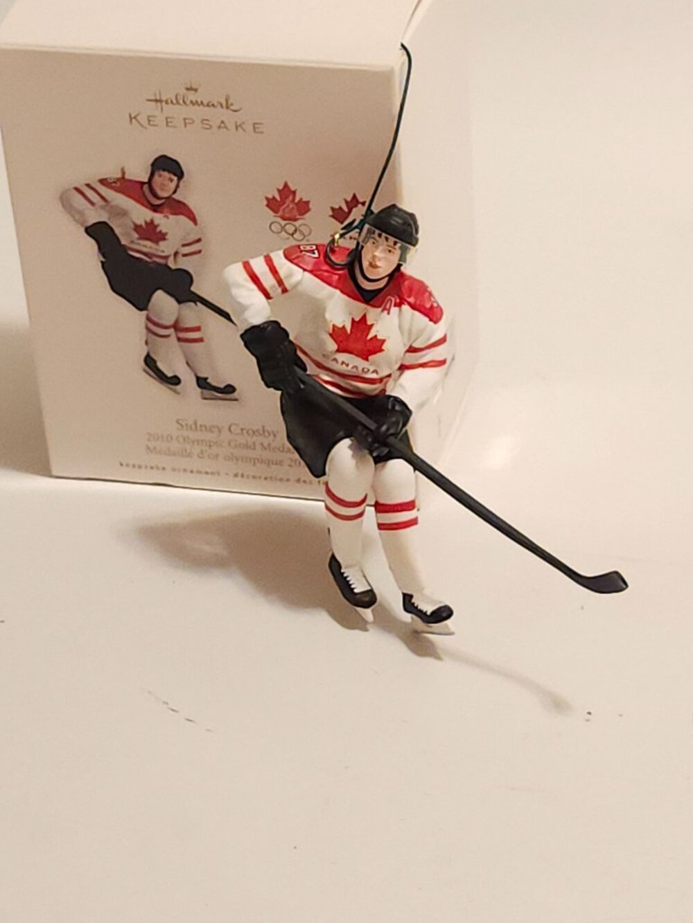 SIDNEY CROSBY HALLMARK 2010 OLYMPIC GOLD MEDALLIST CANADIAN EXCLUSIVE RARE - Picture 3 of 6